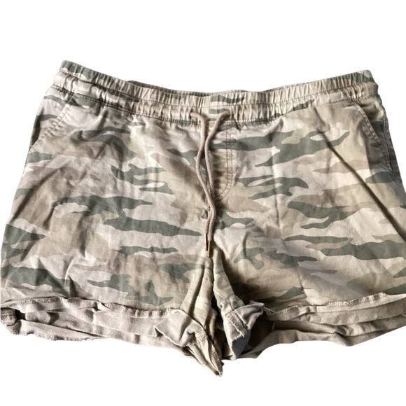 Time and Tru Pants - Time and Tru Green and Tan Cargo Shorts with Camouflage Pattern size (xl)